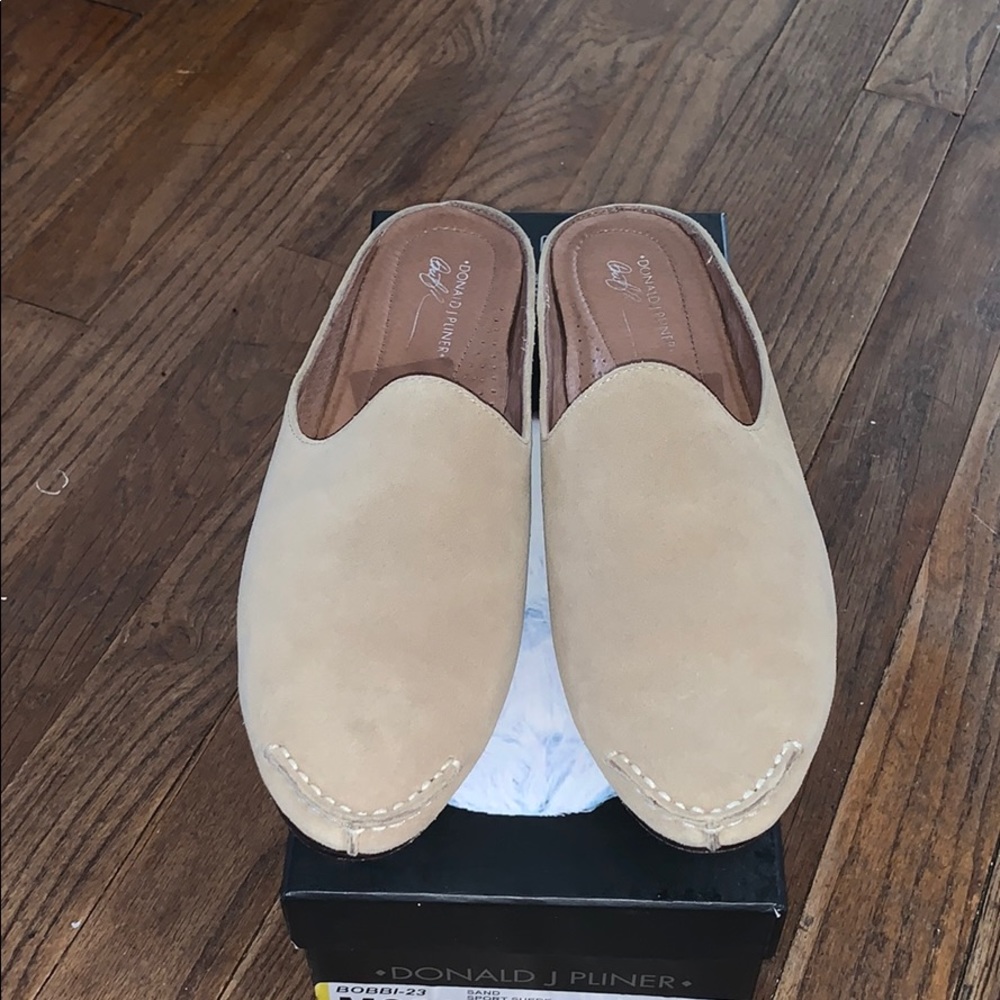 Donald J Pliner mules
